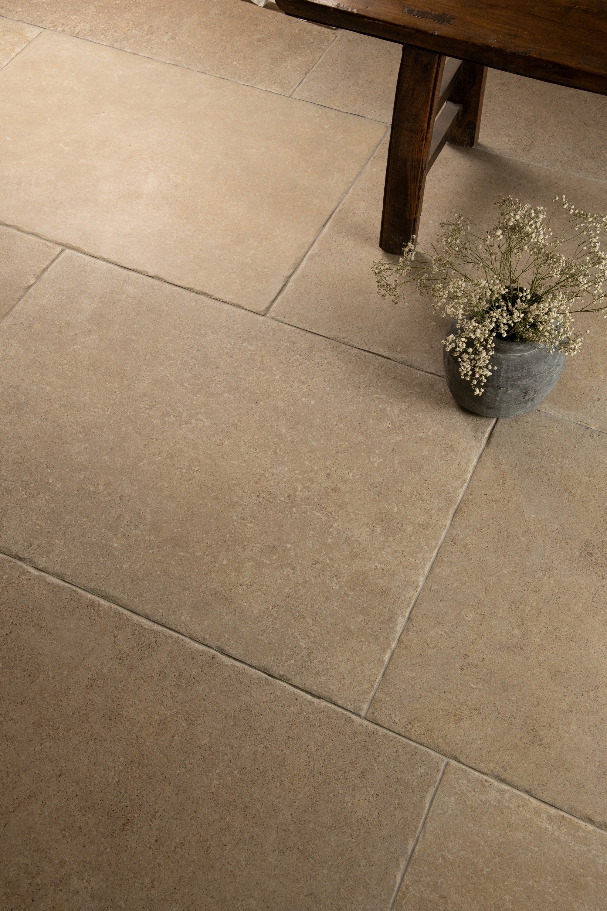 Lapicida's beautiful Borgogna Beige tile is a good example of a quality porcelain tile