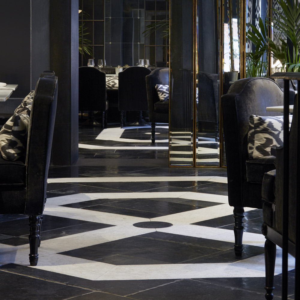 Lapicida_Hotel-Dining_Floors_Carrara_Nero-Antico_Birr-Black