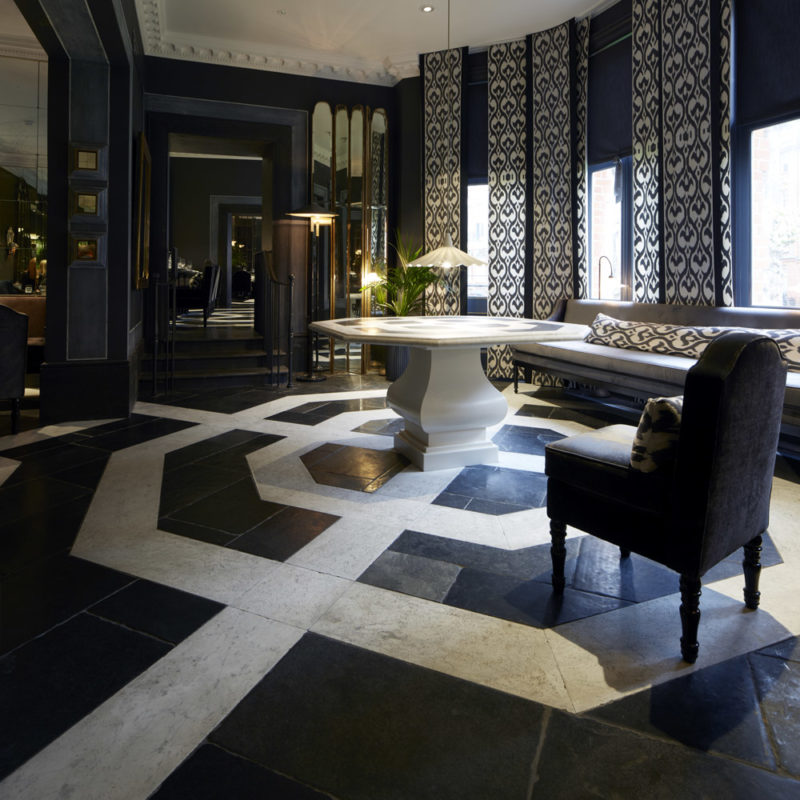 Lapicida_Hotel-Lobby_Floors_Table_Carrara_Nero-Antico_Birr-Black