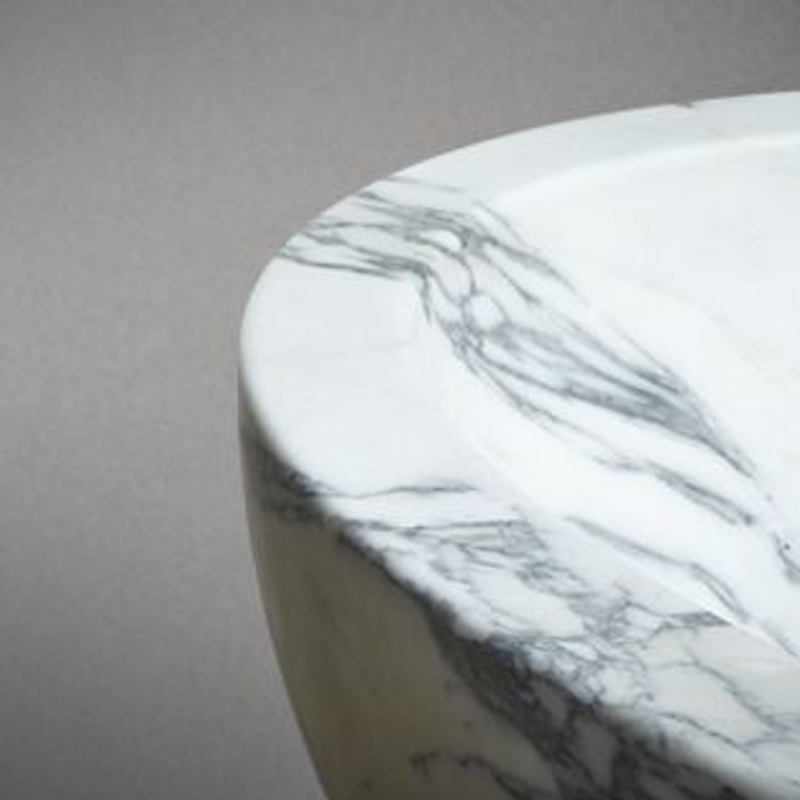 Lapicida Arabescato Oval marble bathtub detail