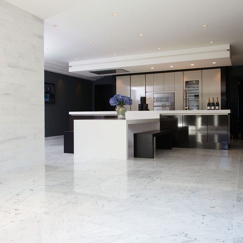 Lapicida Carrara used in contemporary kitchen project