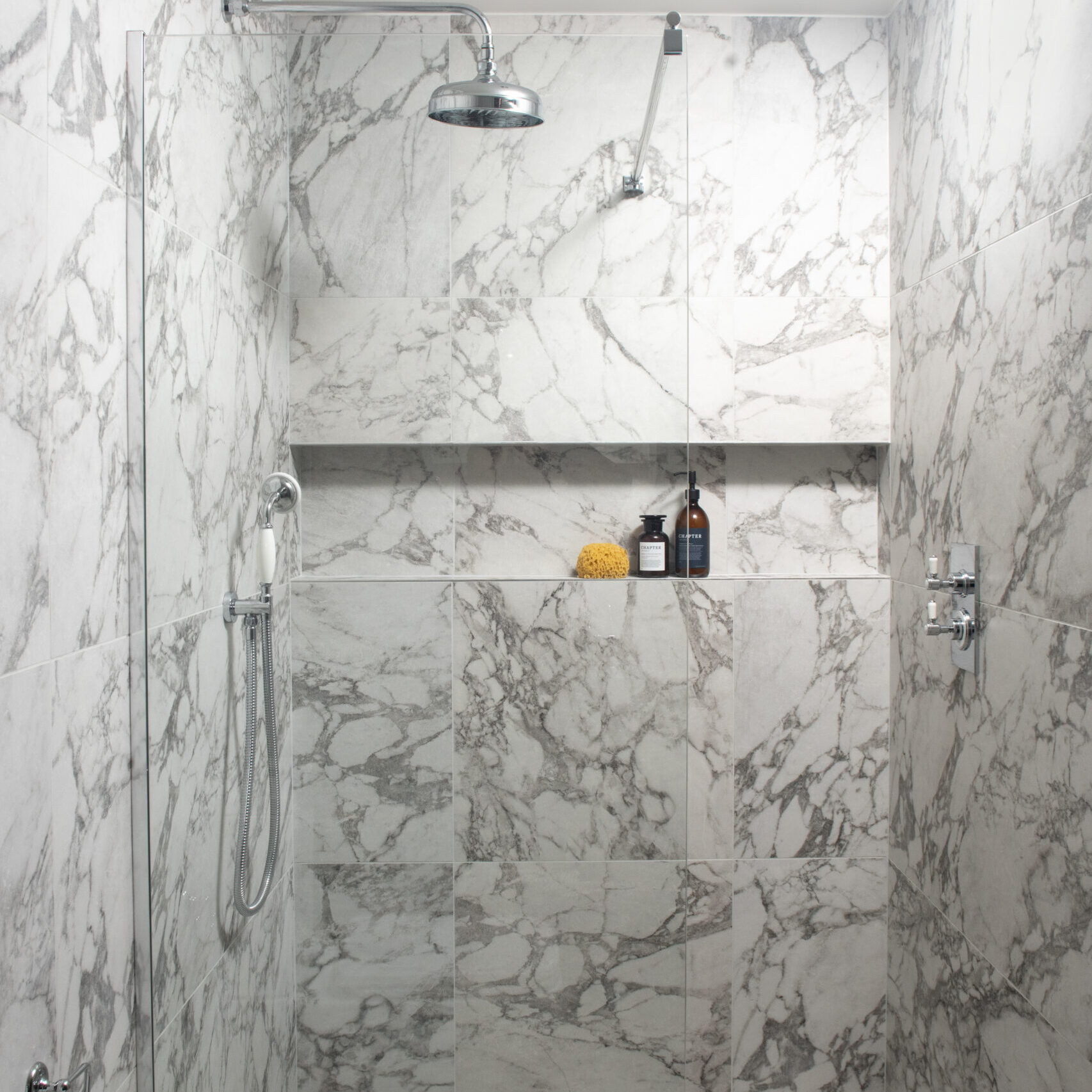 Lapicida Danby Grange project with Antique Marble Arabescato porcelain marble wall tiles