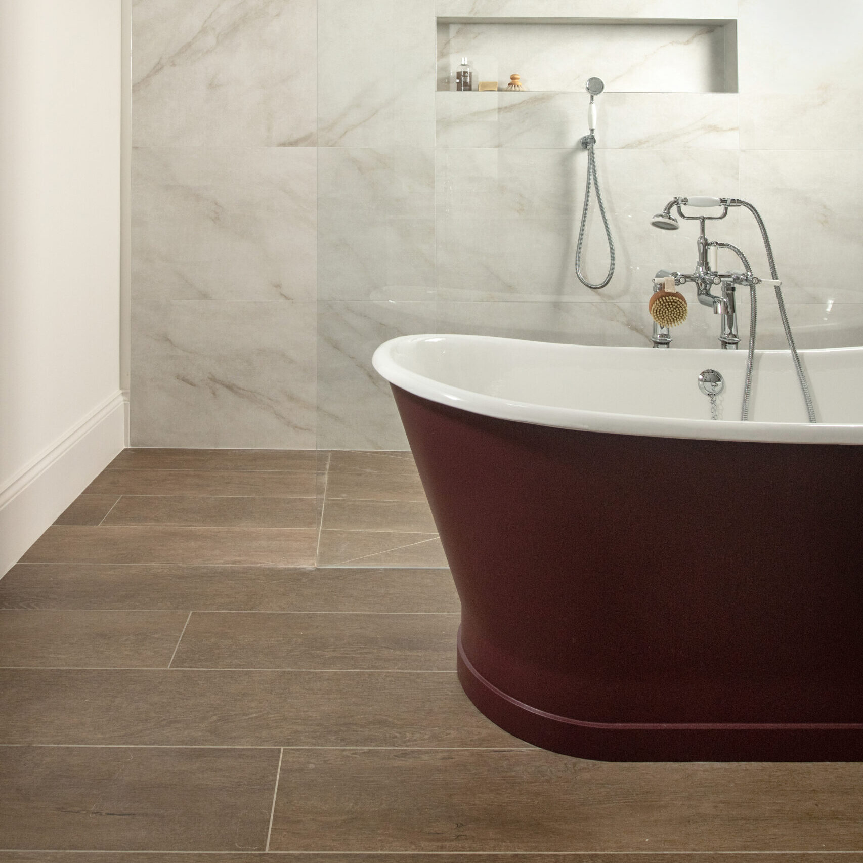 Lapicida Danby Grange project with Lenke Walnut floor tiles in ensuite bathroom